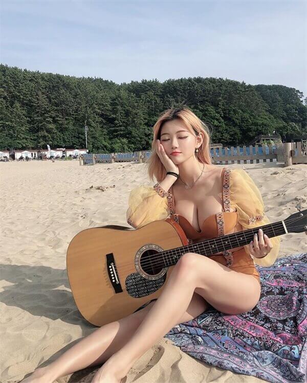 23岁正妹Berry，Cos娜美不科学身材爆红