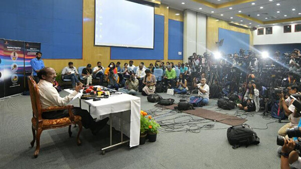 电影事业,不能这么搞。