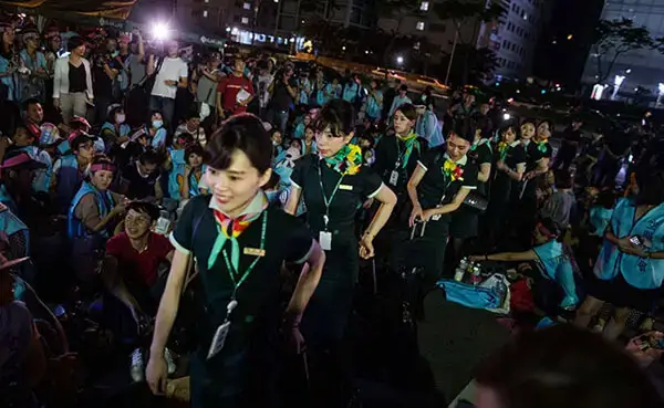 父亲被埋在操场,儿子被埋在网络