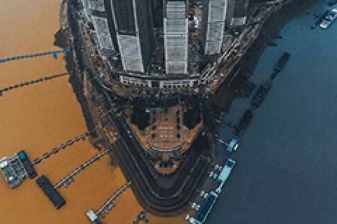 来雨后的重庆吃火锅！