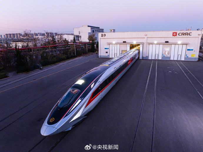 全球最快高铁列车亮相，时速400公里高铁列车来了